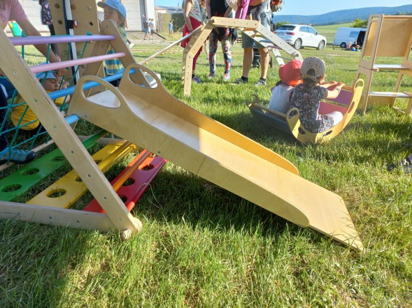 Skluzavka k trojúhelníku Piklerové - Velikost skluzavky: 125 cm nelakovaná