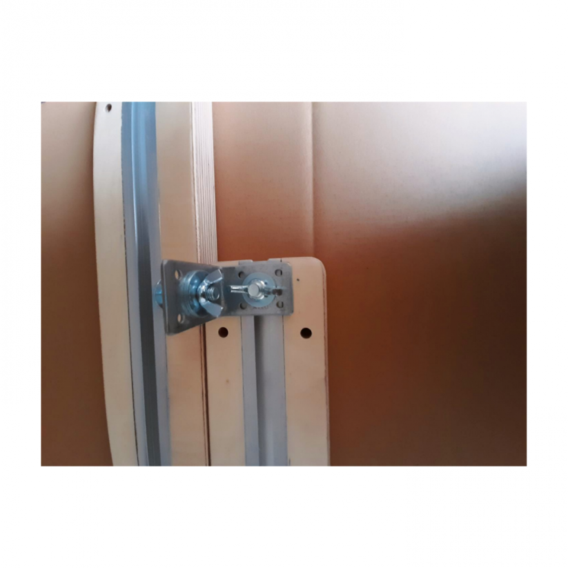 Kolejnice na zeď